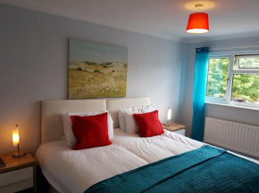 Penllech House - Huku Kwetu Notts - 3 Bedroom Spacious Lovely and Cosy with a Free Parking- Affordable and Suitable to Group Business Travellers